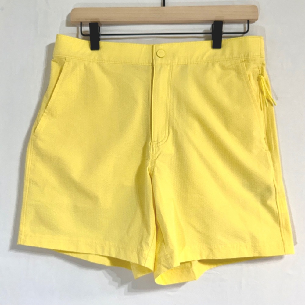 VRST Mens M 6" Resort Short Seersucker Yellow Relaxed Fit Moisture Wicking NEW